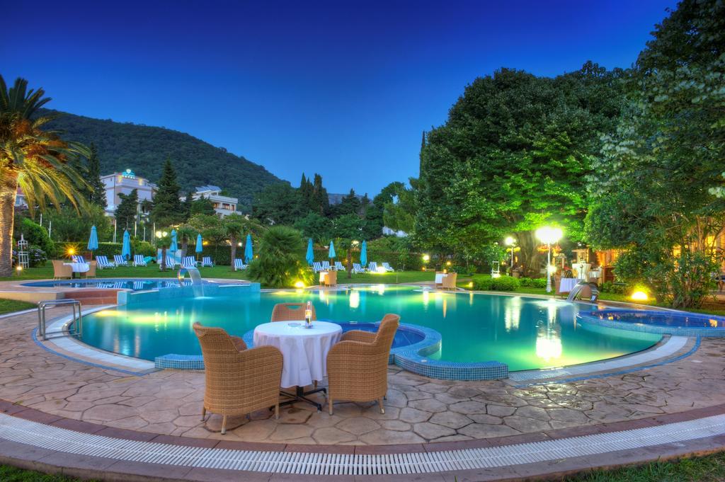 Hotel Rivijera Petrovac Kültér fotó